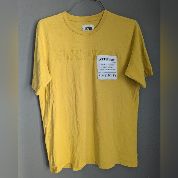 Izzue Brand crewneck t-shirt size Small 21x18 x27 - Picture 1 of 6